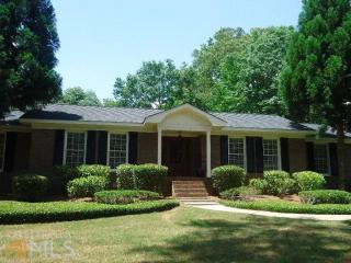 105 Briarwood Dr, Carrollton, GA 30117-4104