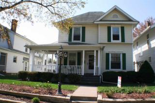 907 Grand Ct, Davenport, IA 52803-2541