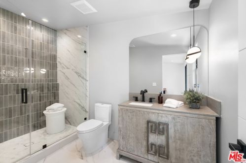 17137 Escalon Dr, Van Nuys CA  91436-4029 exterior