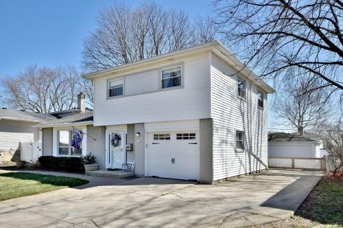 589 7th Ave, Des Plaines, IL 60016-1137