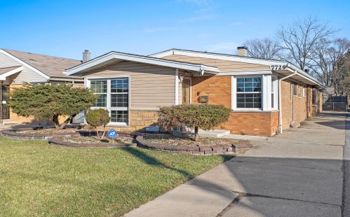 7729 Pulaski Rd, Chicago, IL 60652-1809
