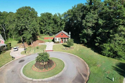 374 Live Oak Ln, Comer, GA 30629-3272