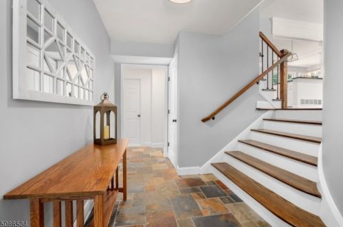 1248 Sleepy Hollow Ln, Scotch Plains, NJ 07076-2230
