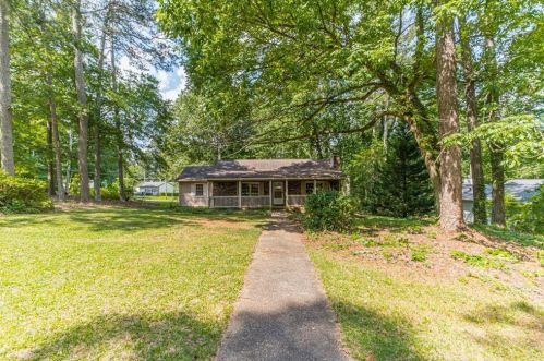 275 Chambre Ct, Lilburn, GA 30047-6405
