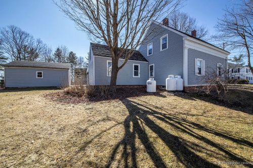 10 Pine St, Thomaston, ME 04861-3419