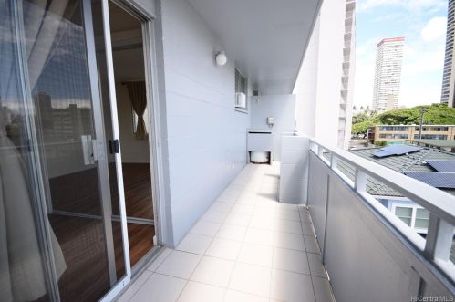 727 University Ave, Honolulu HI  96826-3155 exterior