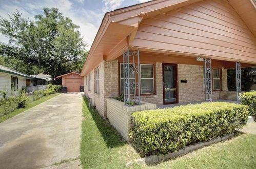 2703 Galvez Ave, Fort Worth TX  76111-2216 exterior
