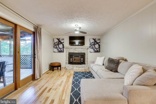 12530 Cliff Edge Dr, Herndon, VA 20170-2061