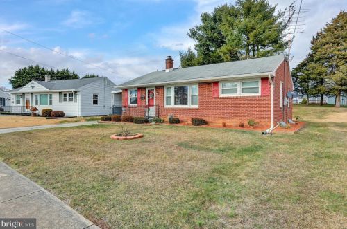 20 Lincoln Dr, Hanover PA 17331-4906 exterior