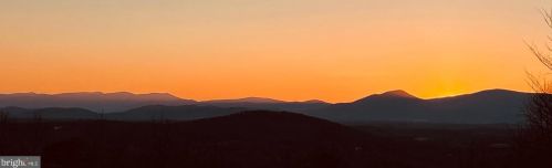 5536 Free State Rd, Marshall, VA 20115-2518