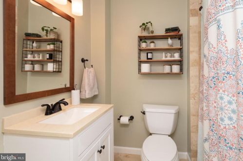 1015 4 St, Philadelphia PA 19147-4106 exterior