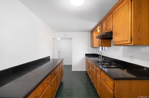 527 North St, Anaheim CA  92805-1932 exterior