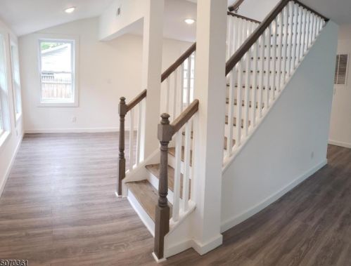 10 Fairfield Ave, Warren NJ  07059-5706 exterior