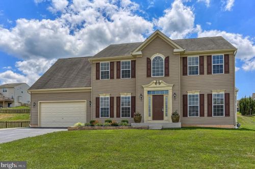 70 Malek Dr, Hanover, PA 17331-8334