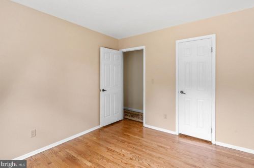 1 Teak Ln, Princeton NJ 08540-4724 exterior