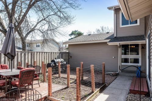 1056 Carmel Ct, Saint Paul MN  55126-5877 exterior