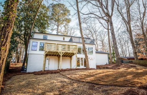 2462 Echo Dr, Atlanta GA  30345-3527 exterior