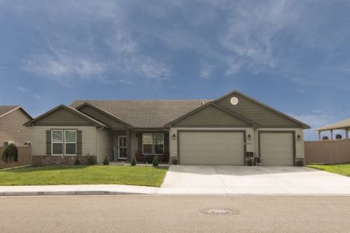 4814 Tamarisk Dr, Pasco, WA 99301-5458