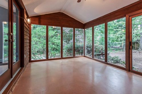 810 Mabry Rd, Atlanta GA  30328-2662 exterior