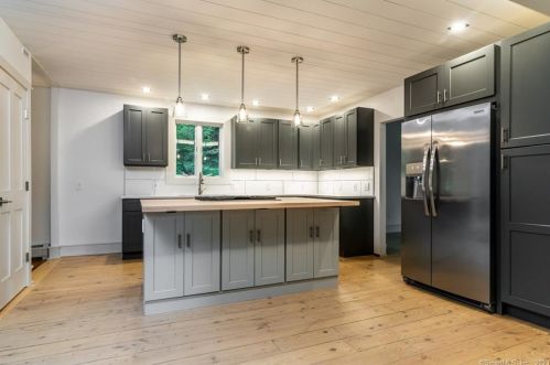 62 Railroad St, Canaan, CT 06031-1327