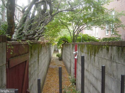 400 5 St, Philadelphia PA 19147-1508 exterior