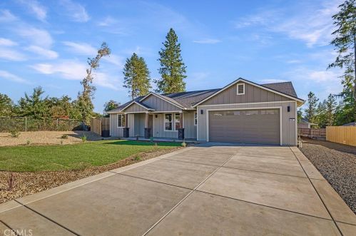 490 Crestwood Dr, Paradise, CA 95969-3825