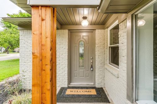 3451 Suffolk Dr, Fort Worth TX  76109-4523 exterior