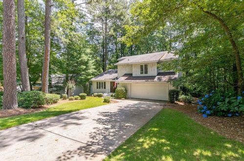 1712 Huntingford Dr, Marietta, GA 30068-1724