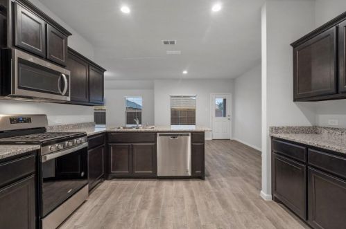 8657 Mirror Lake Dr, Fort Worth, TX 76179