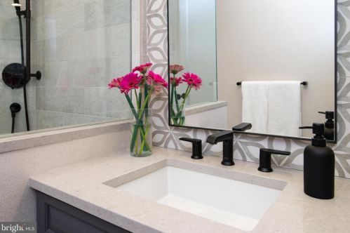 312 Juniper St, Philadelphia PA  19107-5818 exterior