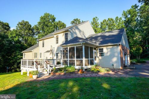 7163 Pine Ridge Rd, Marshall, VA 20115-2018