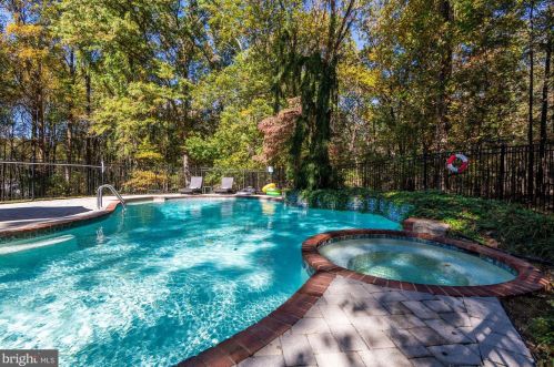 17501 New Hampshire Ave, Ashton MD  20861-9791 exterior