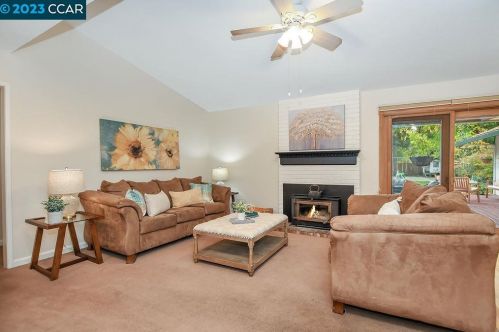 218 Cheyenne Dr, Vacaville, CA 95688-2412
