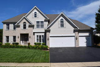 2008 Pond Dr, Batavia, IL 60510-8347
