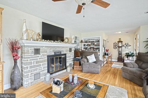 121 Blooming Grv Rd, Hanover PA 17331-8534 exterior