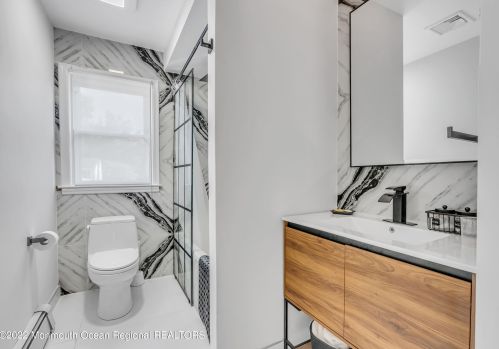 718 Grassmere Ave, Tinton Falls NJ  07712-4333 exterior