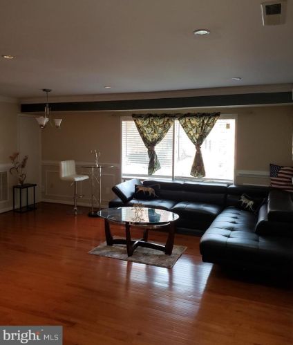 7336 Lee Hwy, Falls Church, VA 22046-7324