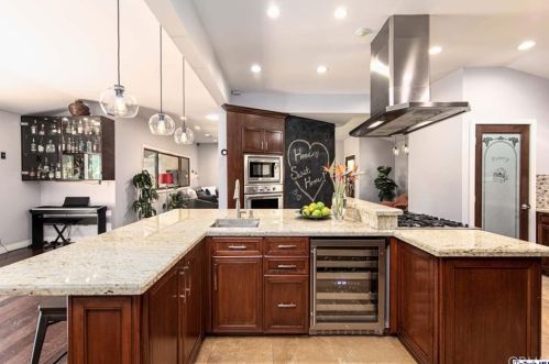 2328 Chapman Rd, Glendale CA  91214-3013 exterior