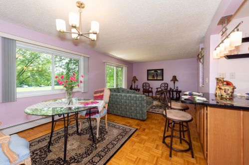 8994 Kennedy Dr, Des Plaines, IL 60016-5456