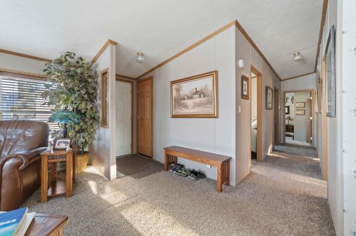2 Redwood Dr, Duluth, MN 55810-2039