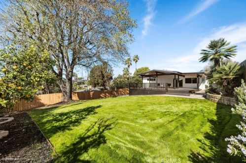 915 Alta Vista Dr, Vista CA  92084-5517 exterior