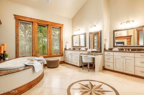 5872 Mtn Rnch Dr, Park City UT 84098-6177 exterior