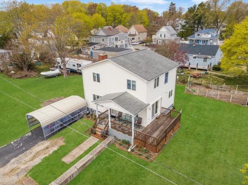 21 Van Zandt Ave, Warwick, RI 02889-4830