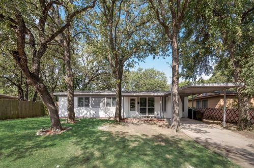 6520 Truman Dr, Fort Worth TX  76112-8032 exterior