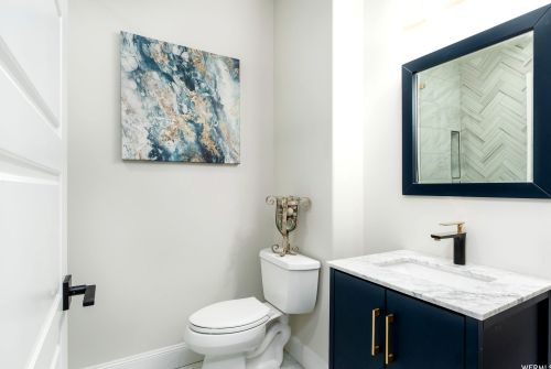 8851 Willow Grn Dr, Sandy UT 84093-2056 exterior