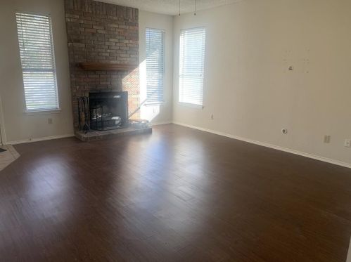 8011 Doe Meadow Dr, Austin TX  78749-2865 exterior