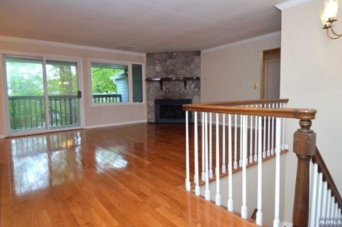 126 Vreeland Ct, Mahwah, NJ 07430-2022