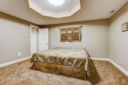 6919 Fieldstone Dr, Willowbrook IL  60527-5295 exterior