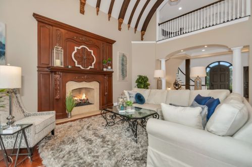 305 Ambriance Dr, Willowbrook IL  60527-0803 exterior