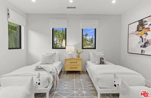 15754 Morrison St, Van Nuys CA  91436-1544 exterior